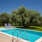 Averto With Private Pool 니드리
