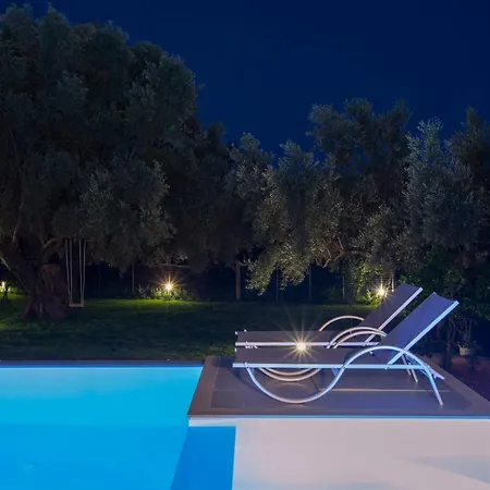 Vilă Averto With Private Pool