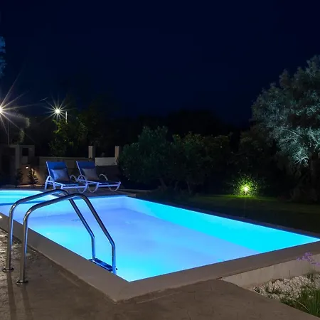 Vilă Averto With Private Pool